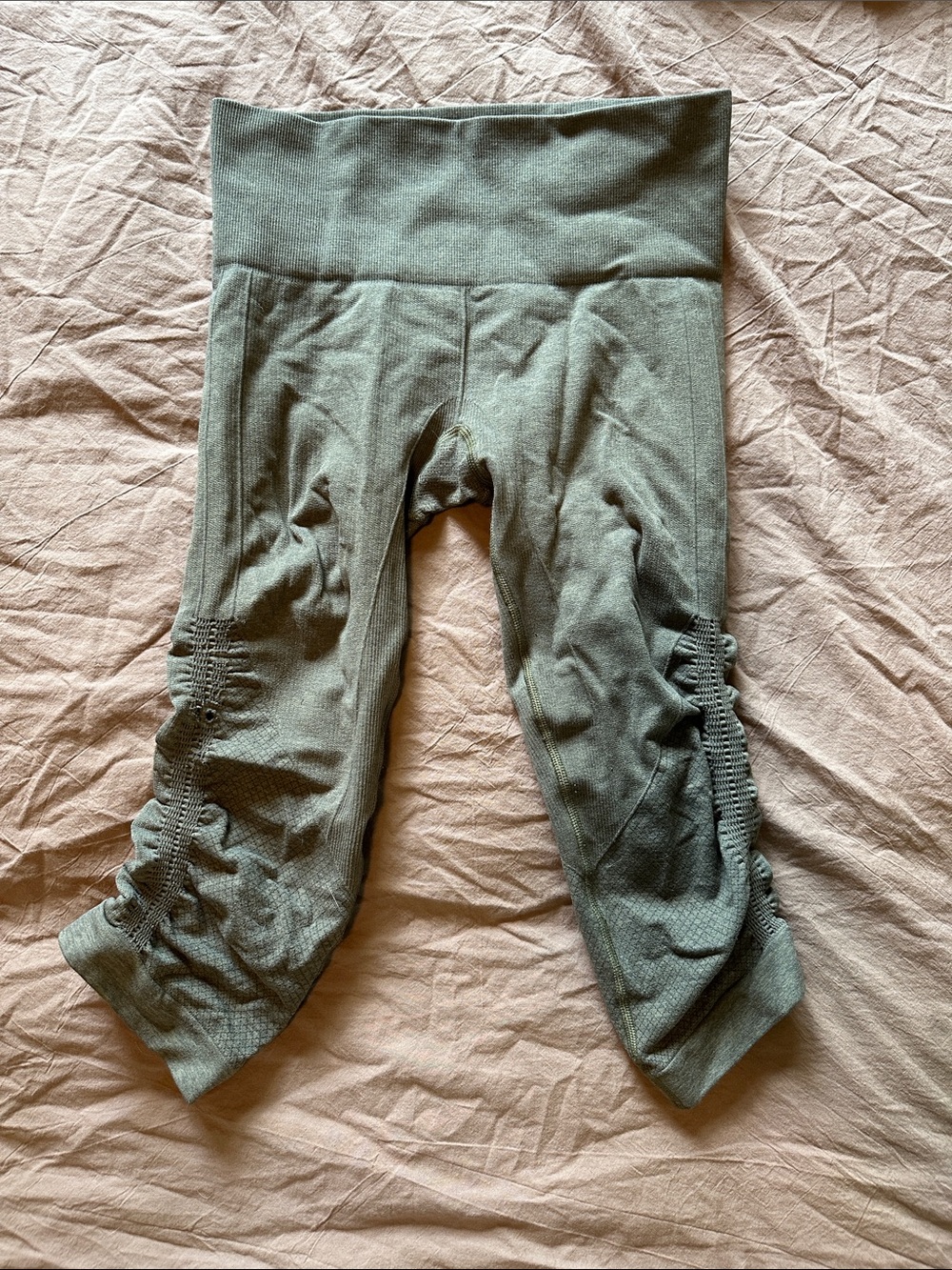 lululemon athletica fatigue green ebb and flow crops
